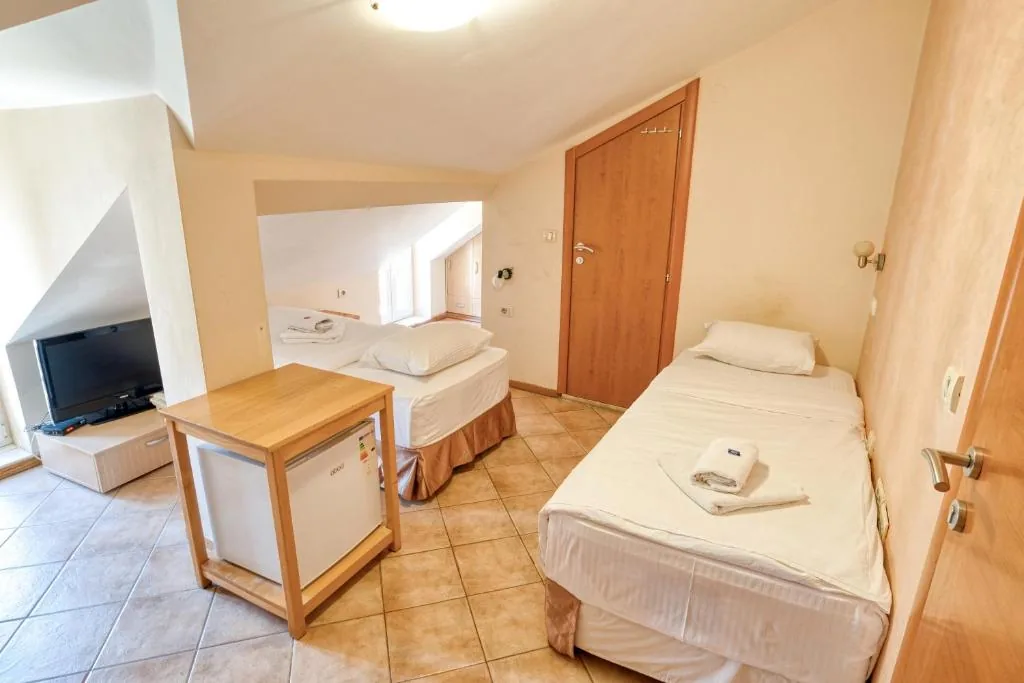 Triple Room (4th floor) — Hotel Rendez Vous