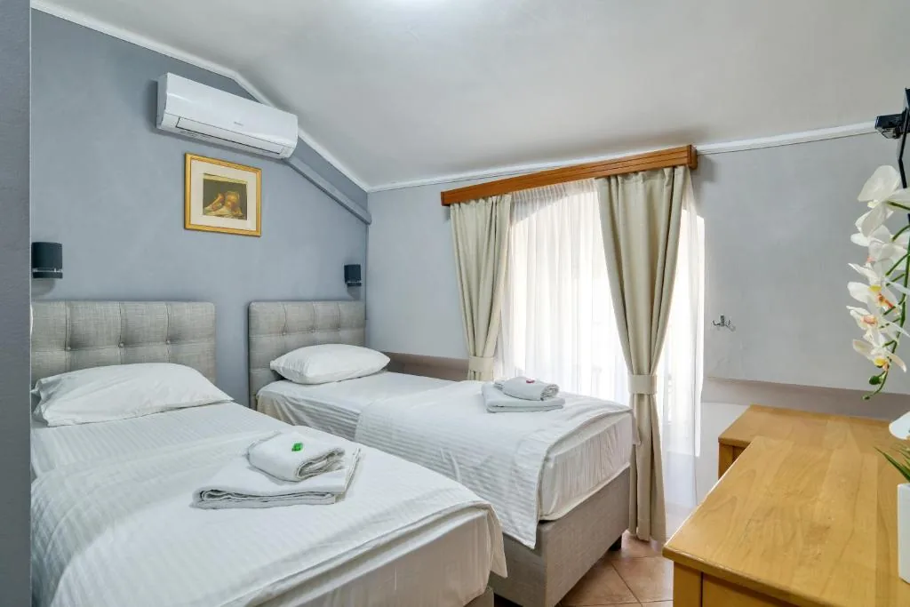 Twin Room — Hotel Rendez Vous